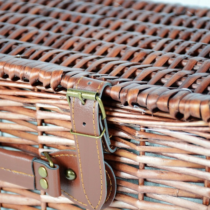 WIKLINOWY KOSZ PIKNIKOWY ZESTAW DLA 4 OSÓB ZASTAWA Z TALERZAMI KIELISZKAMI