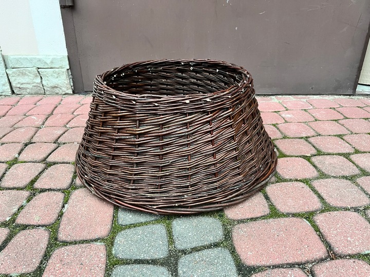 Ciemna osłona na stojak pod choinkę fi 60 cm naturalna