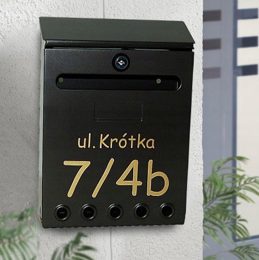 SKRZYNKA POCZTOWA LISTY Z NAPISEM UL NR DOMU CZAR.