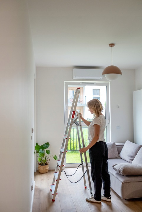 Drabina aluminiowa domowa 7 stopniowa składana BAULICH hak i stopki GRATIS!