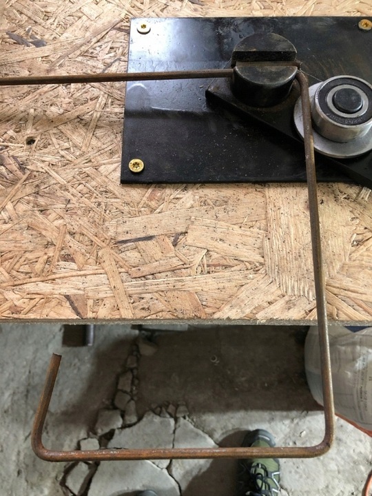 Giętarka do prętów zbrojeniowych strzemion drutu do fi 12mm łożyskiem