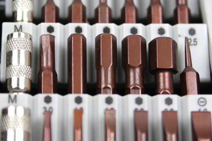 ZESTAW PRECYZYJNYCH ŚRUBOKRĘTÓW 60W1 BITY WKRĘTAK TORX MAGNETYCZNE MAGNES