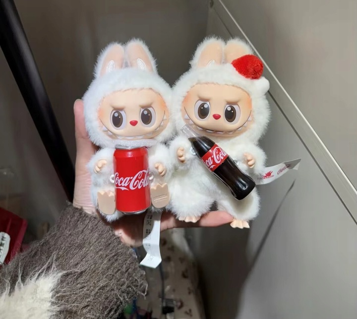 LAFUFU THE MONSTERS COCACOLA MASKOTKA NIESPODZIANKA SURPRISE BRYLOK ZABAWKA