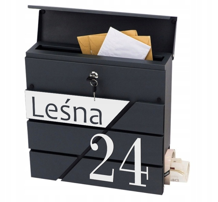 SKRZYNKA NA LISTY POCZTOWA Z NUMEREM DOMU ADRESEM DUŻA GAZETY Z NAPISEM