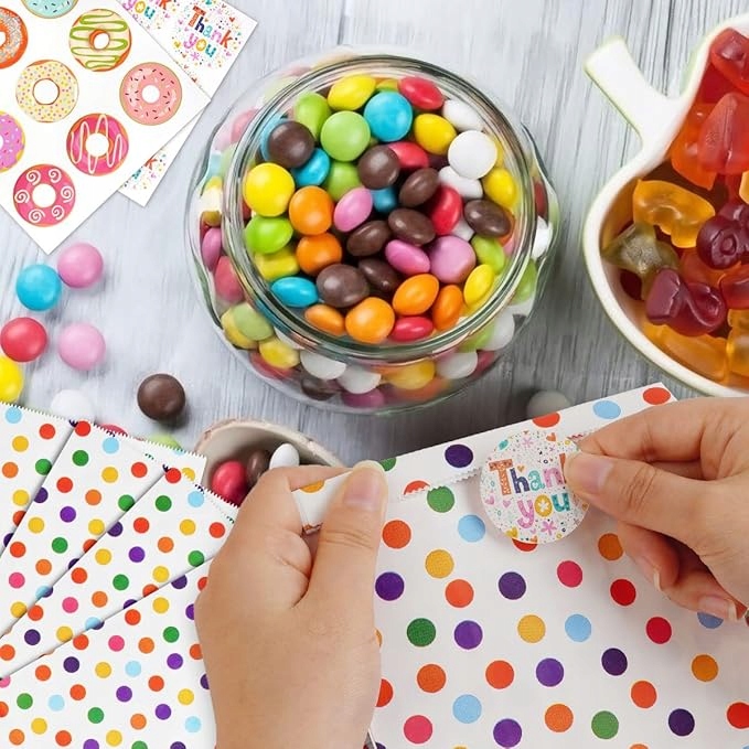 18X PAPIEROWE TOREBKI W KROPKI NA PREZENTY Z NAKLEJKAMI UPOMINKI DLA DZIECI