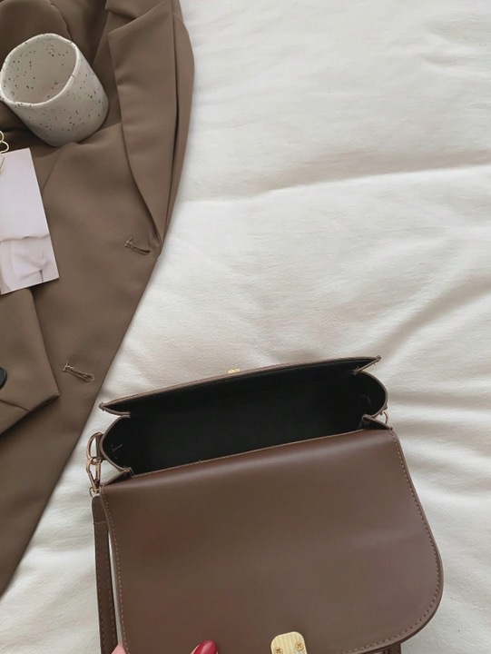 TOREBKA DAMSKA BRĄZOWA CIEMNA SKÓRZANA NA RAMIĘ LISTONOSZKA PASEK EKO D08