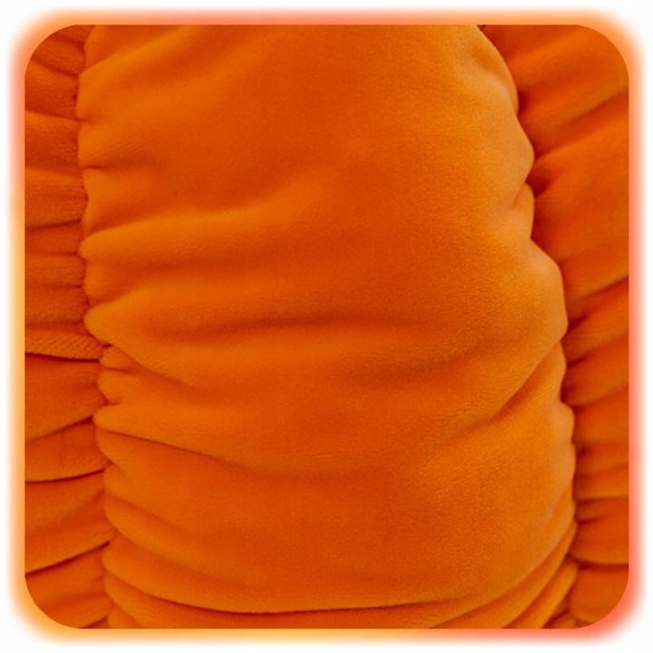 MASKOTKA PIESEK W DOMKU Z DYNI Pluszowy Pies PLUSZAK 2w1 dla dzieci 25 cm