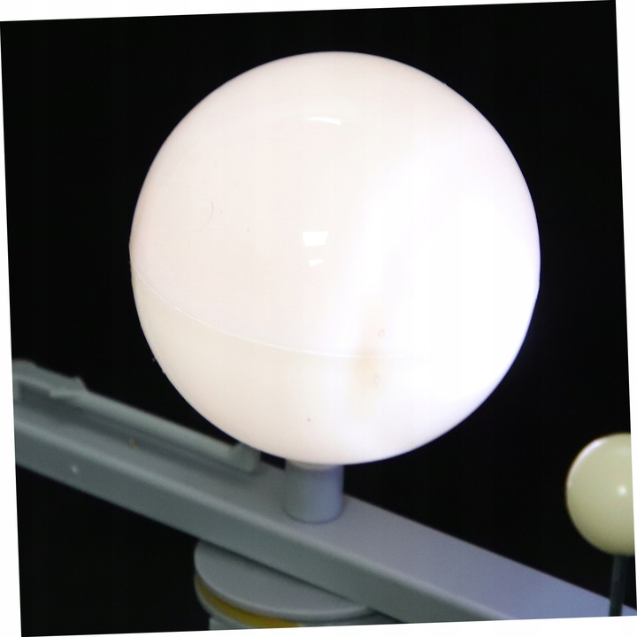 SYMULATOR KSIĘŻYC: MODEL UKŁADU SŁONECZNEGO