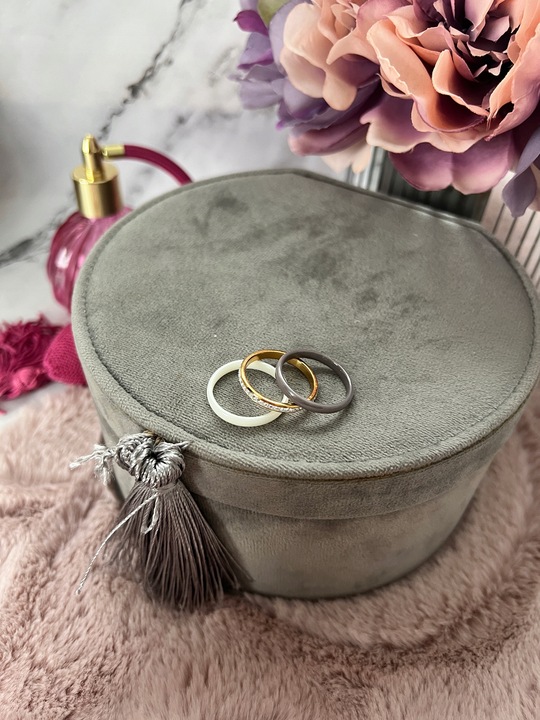 1519 Komplet 3 pierścionków ceramicznych CYRKONIE r 8/18mm sta