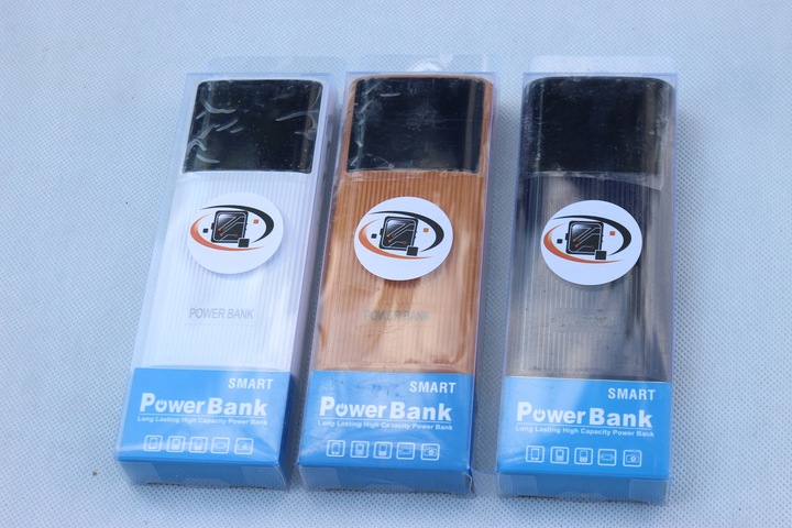 VIP SOLIDNY Mocny Power bank 50000mAh Wyświetlacz 3xUSB Latarka KOLORY