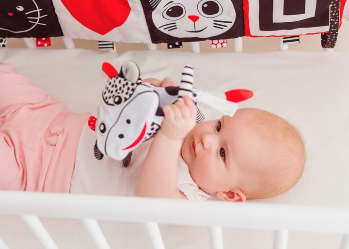 BaliBaZoo KONTRASTOWA KROWA Zabawka dla niemowląt Szeleścik Gryzak 0m+