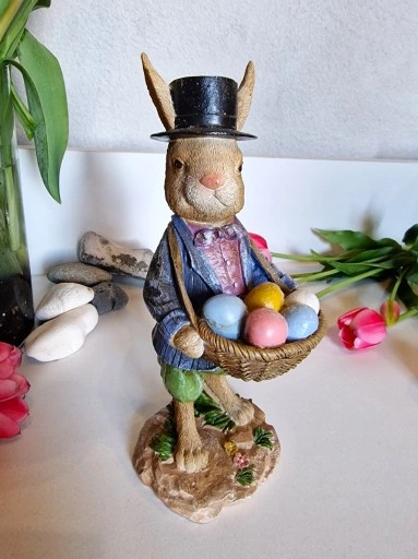 FIGURKA - WIELKANOCNY ZAJĄC KRÓLIK Z PISANKAMI III