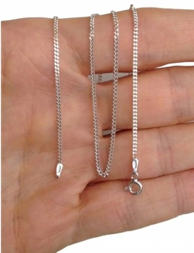 Łańcuszek srebrny z zawieszką (krzyżyk srebrny)