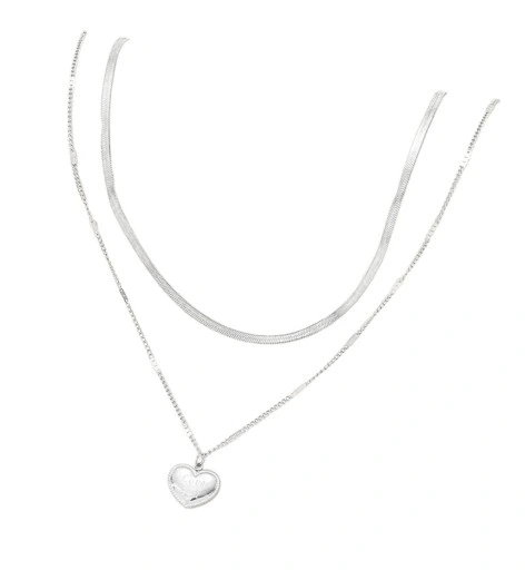 Naszyjnik lancuszek srebrne serduszko CELEBRYTKA