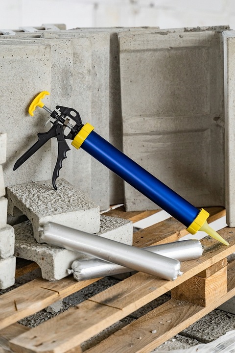 Pistolet wyciskacz do silikonu mas kiełbas 600 ml Mocny Wytrzymały Bauhus