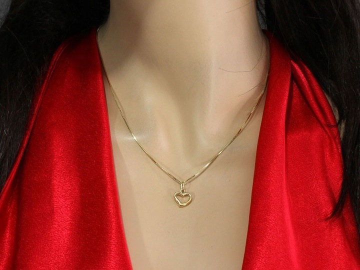 Zawieszka złota 333 eleganckie subtelne serduszko wisiorek damski ramka 8k