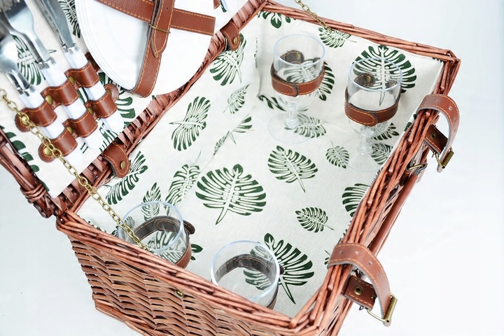 WIKLINOWY KOSZ PIKNIKOWY ZESTAW DLA 4 OSÓB ZASTAWA Z TALERZAMI KIELISZKAMI