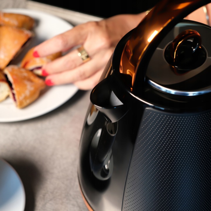 CZAJNIK ELEKTRYCZNY BEZPRZEWODOWY CZARNY 2200W 1,7l STRIX ELDOM C315c