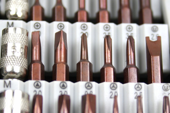 ZESTAW PRECYZYJNYCH ŚRUBOKRĘTÓW 60W1 BITY WKRĘTAK TORX MAGNETYCZNE MAGNES