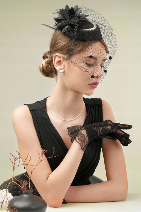 Elegancki czarny Fascynator kapelusz z woalką i perełkami retro vintage