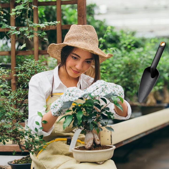 FISKARS ŁOPATKA SZEROKA Z TWORZYWA SOLID 1071899