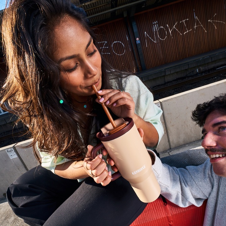 Kubek termiczny ze słomką Kambukka RIO 950 ml - Almond Dream