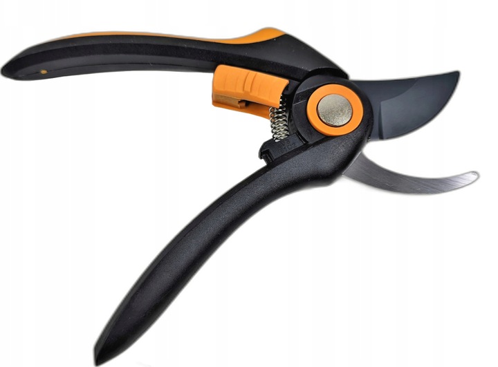 SEKATOR FISKARS P521 24MM