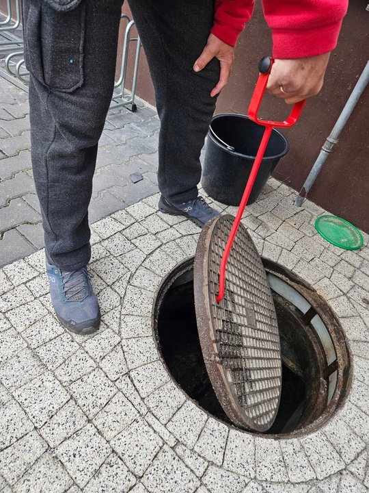 Hak do włazów studzienek pokryw kanalizacyjnych - chwytak do drewna / 52 cm