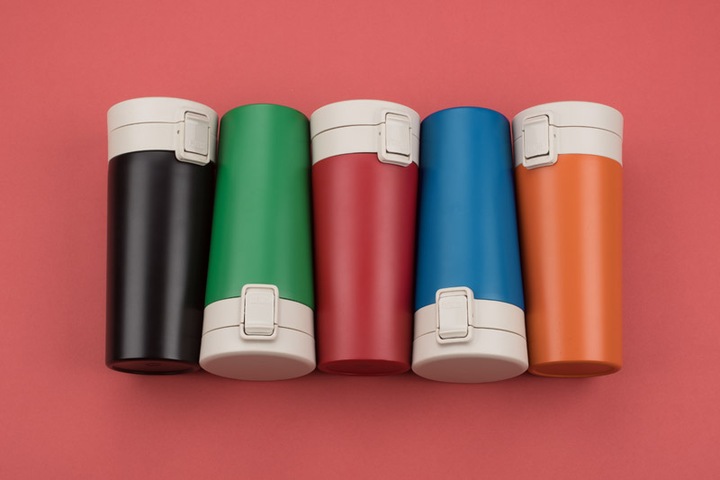 KUBEK TERMICZNY STAR 350 ML ZIELONY z blokadą i sitkiem do herbaty