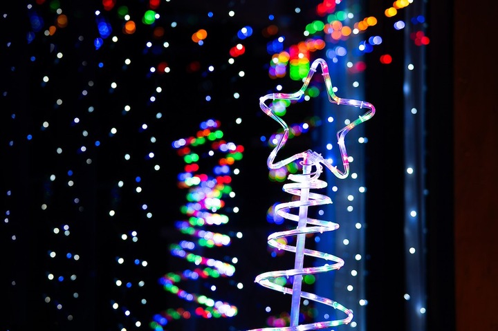 CHOINKA LED 135cm WĄŻ ŚWIETLNY LAMPKI ZEWNĘTRZNE MULTIKOLOR ŚWIETLNA OZDOBA