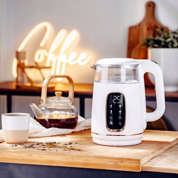 Czajnik Adler 2200W 1,7L z reg temp AD1305WG biało-złoty