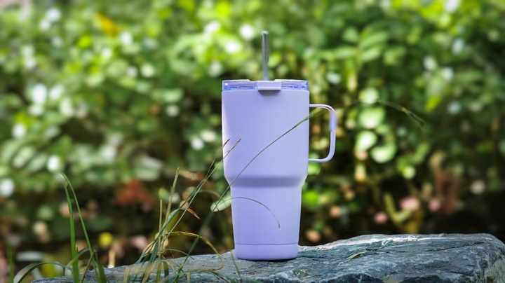 Kubek Termiczny do Auta Ze Słomką Ustnikiem Nieprzeciekający 900ml Termos