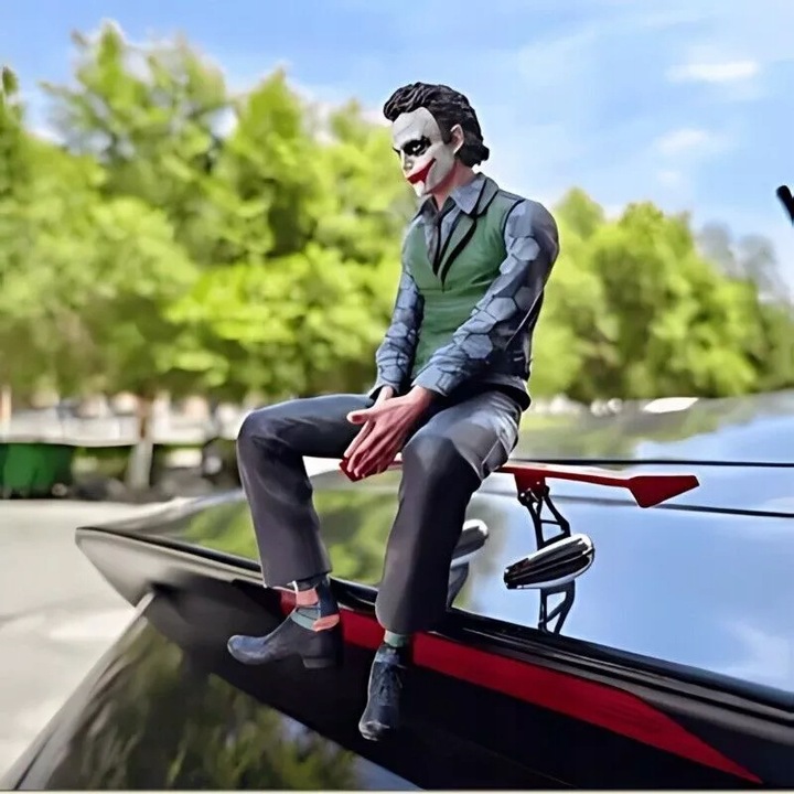FIGURKA JOKER 27CM Z MASKĄ I PODSTAWKĄ DEKORACJA DO SAMOCHODU I PÓŁKI