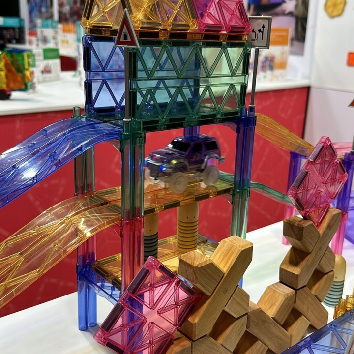 Magnetyczny pastelowy tor wyścigowy Race Truck 80 el. Cleverclixx