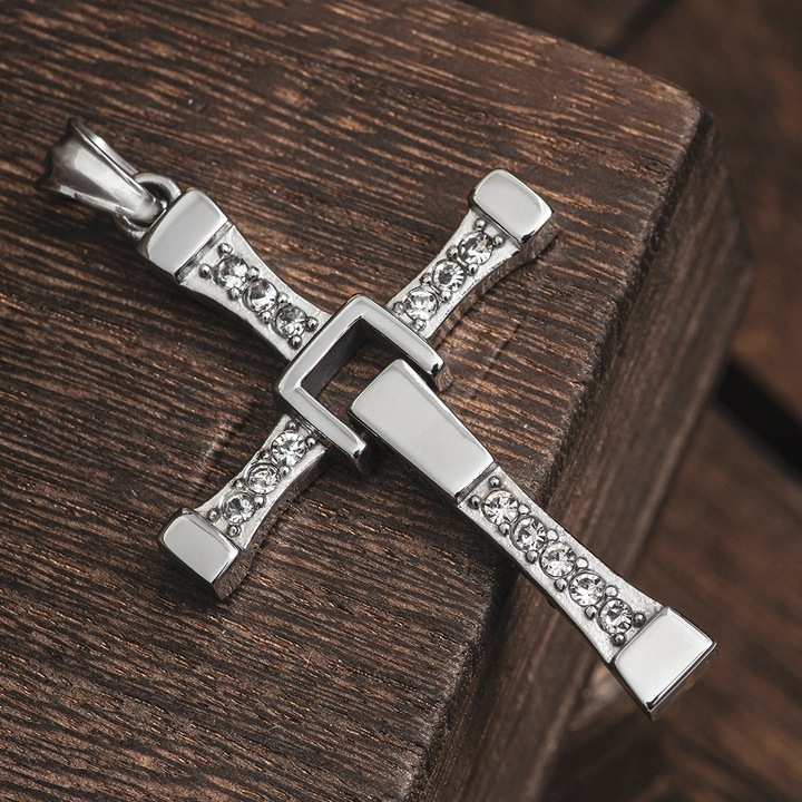 Naszyjnik krzyżyk Vin Diesel Toretto zawieszka stal chirurgiczna BLINGART