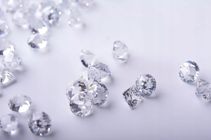 Srebrny wisiorek zawieszka na łańcuszek z cyrkoniami pr925