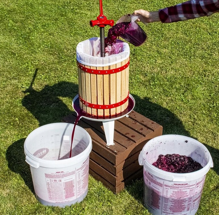 Pojemnik fermentacyjny na wino, miąższ 30 litrów z pokrywką BROWIN