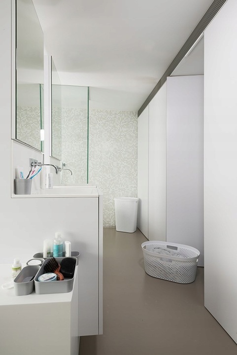 Kosz na Pranie Bieliznę 60L Curver Pojemnik do Łazienki z Kalpą Pokrywą