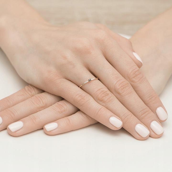 ZŁOTY PIERŚCIONEK 333 OBRĄCZKA z CYRKONIAMI r.14