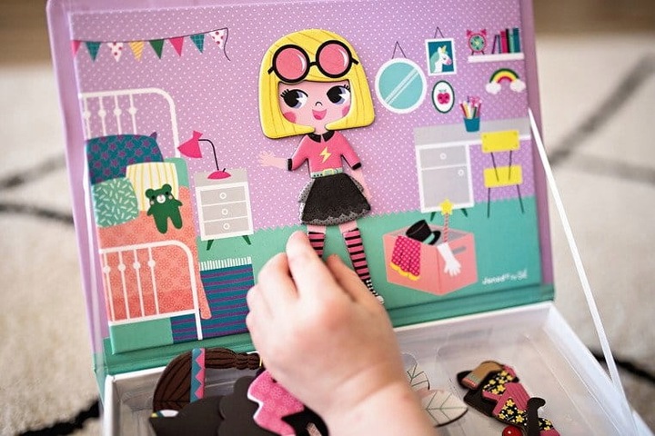 Magnetyczna Układanka Kostiumy Dziewczynka Magnetibook Janod 3+ + GRATIS