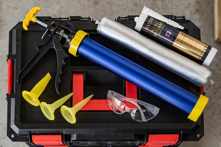 Pistolet wyciskacz do silikonu mas kiełbas 600 ml Mocny Wytrzymały Bauhus