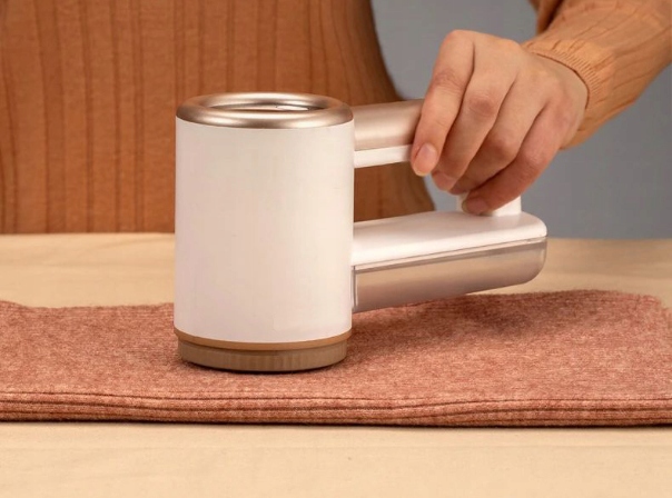 DUŻA MOCNA GOLARKA DO UBRAŃ 2000mAh 6 OSTRZY 5 WAT WYŚWIETLACZ LCD + KABEL