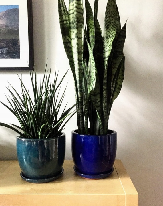 CERAMICZNA DONICZKA Z PODSTAWKIEM 23cm NIEBIESKA