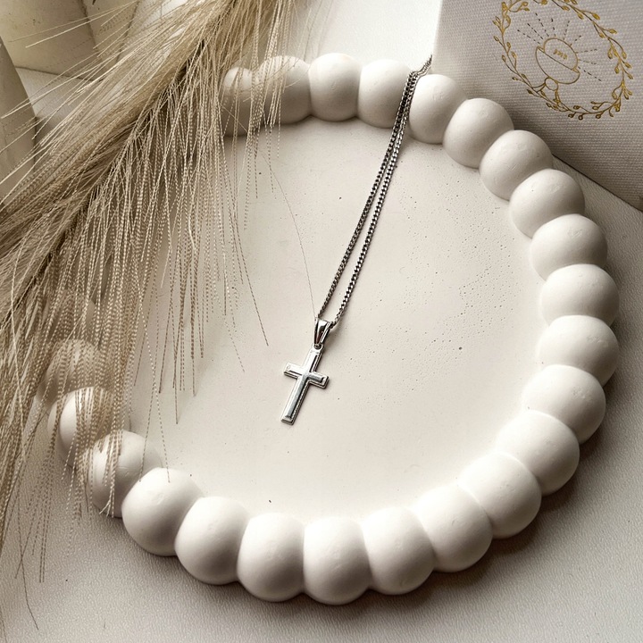 Krzyżyk z łańcuszkiem srebrny medalik komunijny łańcuszek z krzyżykiem