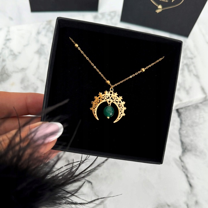 Naszyjnik z ażurowym księżycem i jadeitem zielonym stal pozłacana prezent