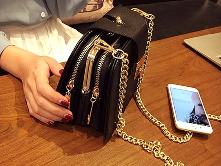 Torebka Damska KUFEREK Czarna Pojemna Elegancka na Łańcuszku Usztywniana