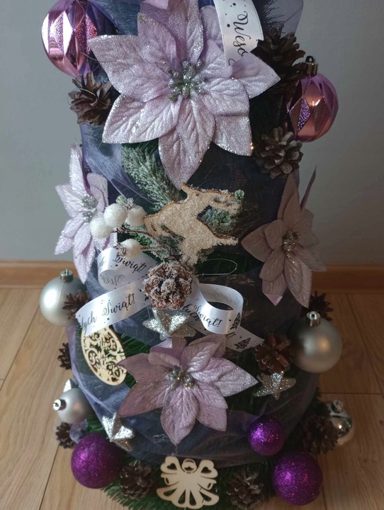 STOŻEK choinka DEKOROWANY z ozdobami 140 cm UBRANA