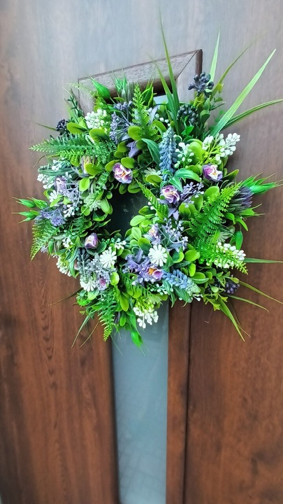 Wianek całoroczny na drzwi , stół.