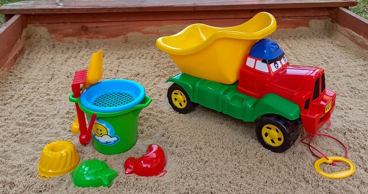 Samochód wywrotka Reks z zestawem do piasku, ciężarówka Reks z zestawem