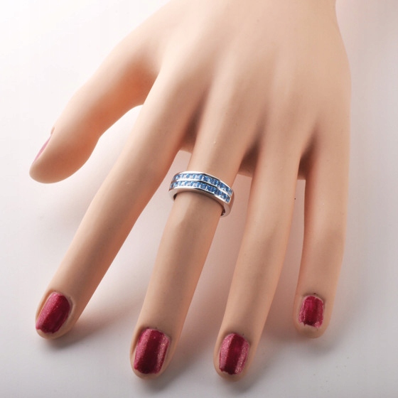 Srebrna Obrączka Wysadzana Błękitnymi Cyrkoniami